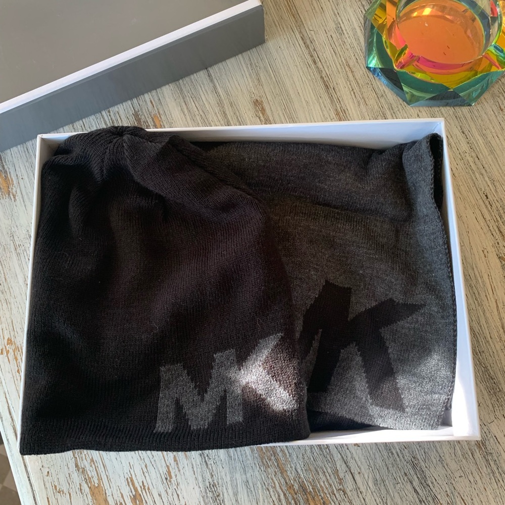 New Michael Kors , cap and scarf, gray with black,